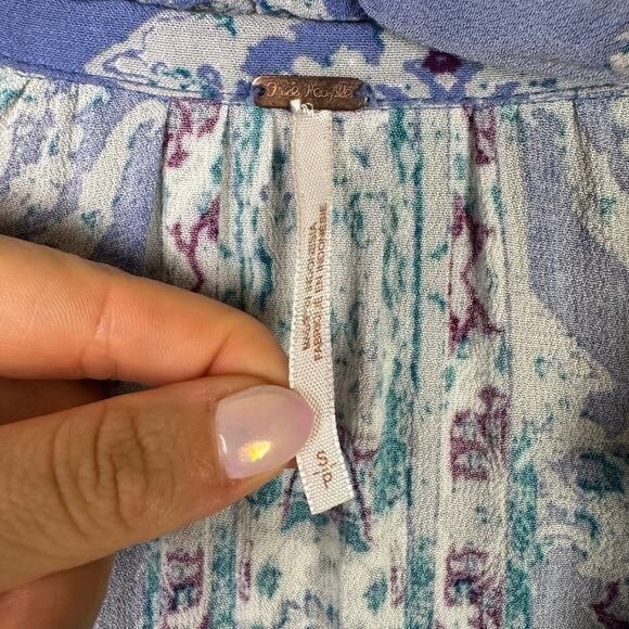 Free People Magic Mystery Sky Blue Print Long Flare Sleeve Boho Top - Picture 11 of 11